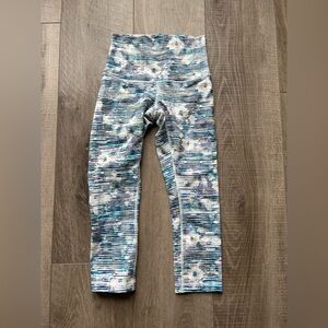 Lululemon Wunder Under Crop (Hi-Rise) in Blurry Belle Multi Size 6